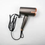 Vue d'ensemble du sèche-cheveux multifonctionnel assemblé