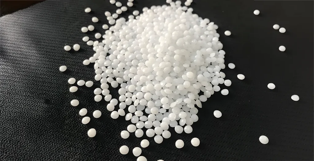 Pellets de plástico POM