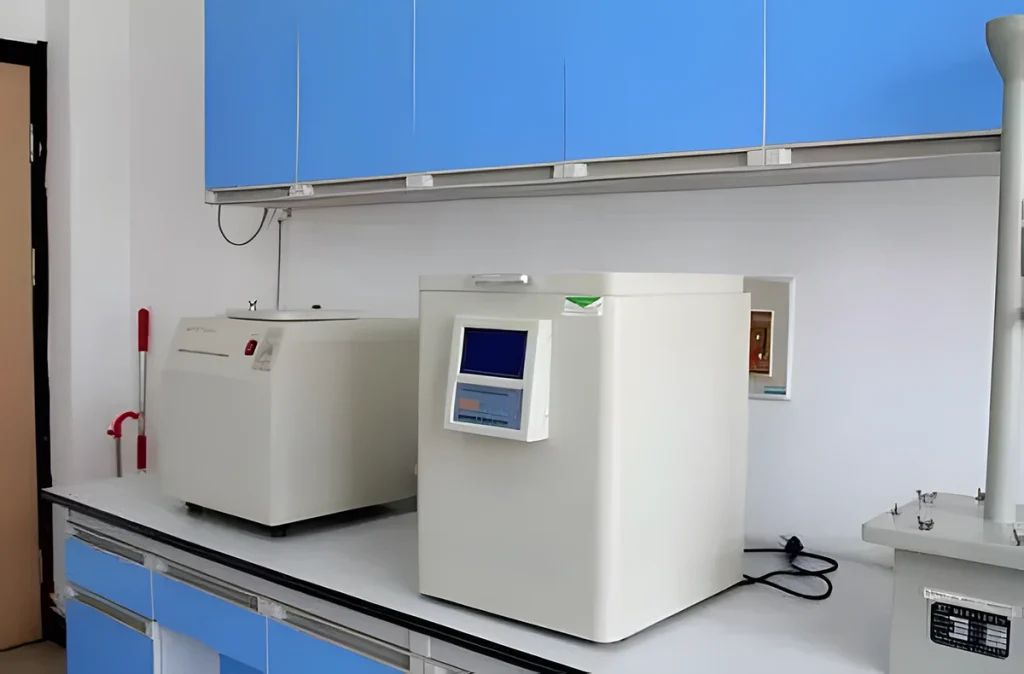 Plastic material testing equipment